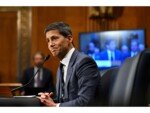 Warsh Must Confront Risks of Dissenting in His First Fed Vote