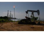 Venezuela Pitches Oil Contract to Kick Off Talks With Drillers