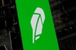Trading platform Robinhood cuts 10% of workforce to flatten management layers