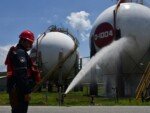 Venezuela weighs OPEC exit as U.S. discusses oil stake