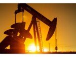 Oil Extends Gains as Iran Strikes Targets in Strait of Hormuz