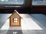 Mortgage rates play dead as bond yields hit multi-year highs 